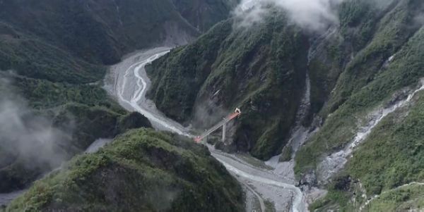 四川绵茂公路正式建成通车