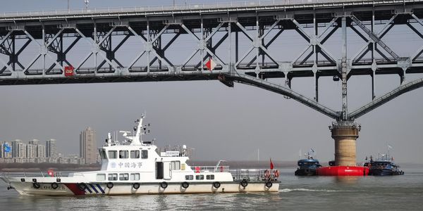 套上“金钟罩”！南京长江大桥开始安装桥墩防撞设施